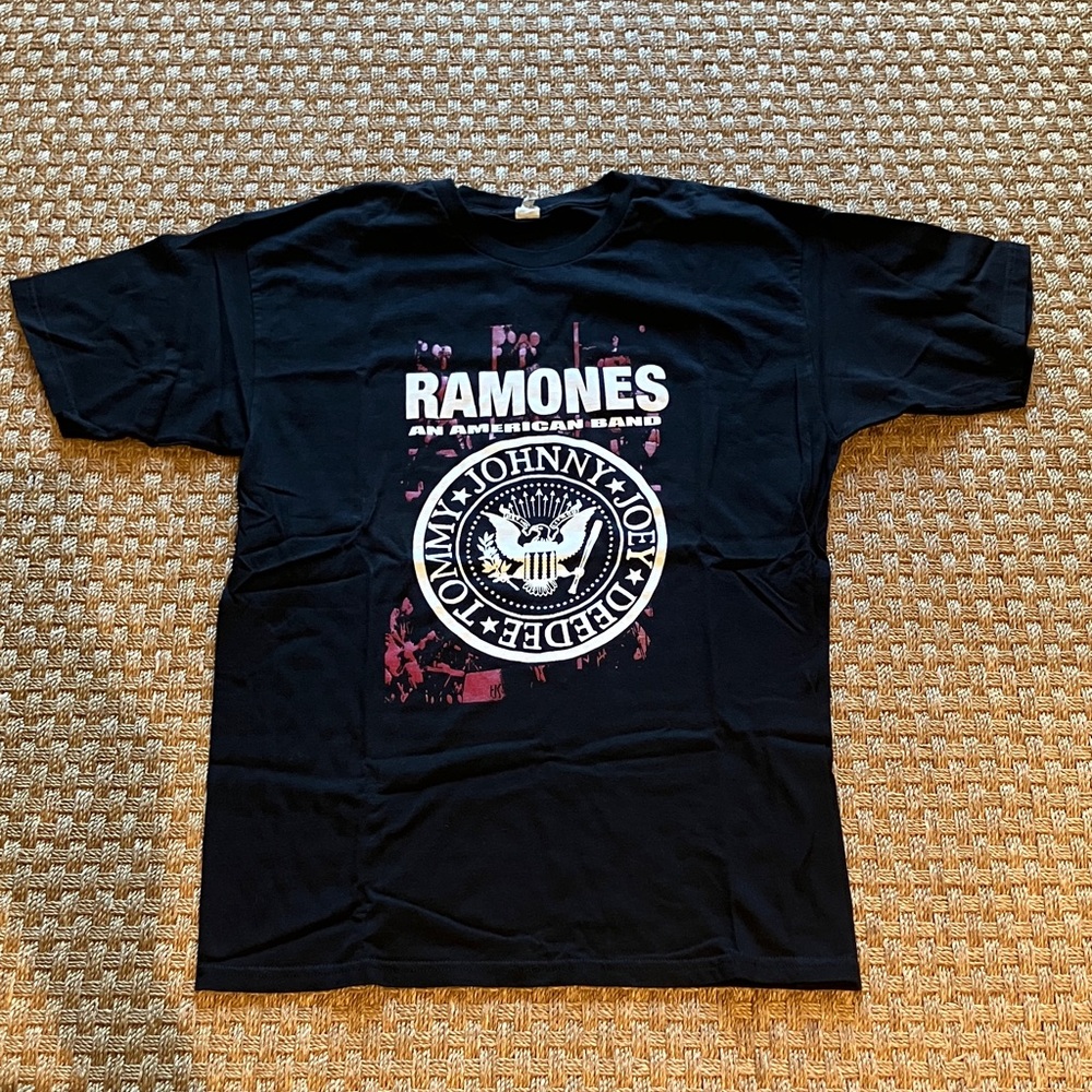 Ramones Black Short Sleeve Tee size L